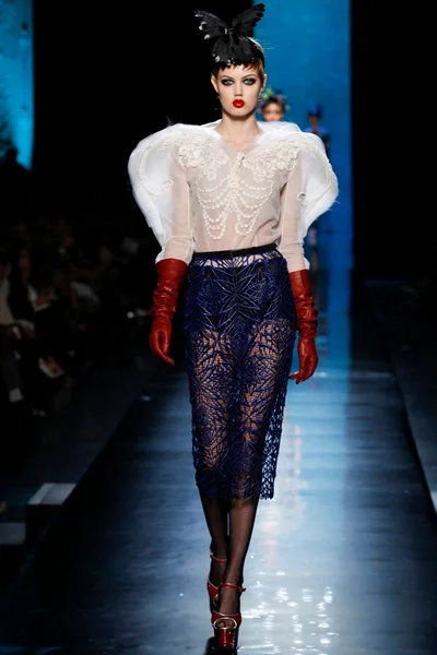 Look 18